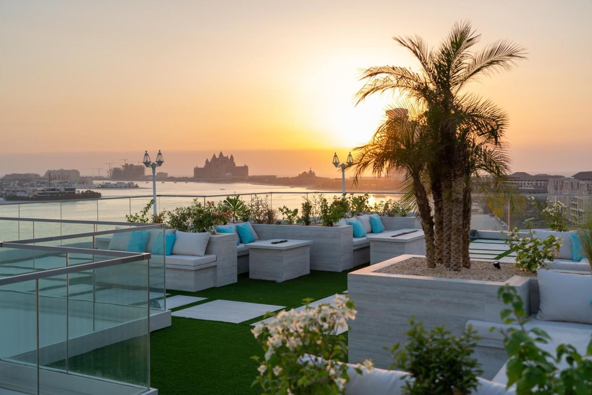 C Central Hotel And Resort The Palm Dubaï Extérieur photo The Sky Lounge at Jumeirah Jumeirah