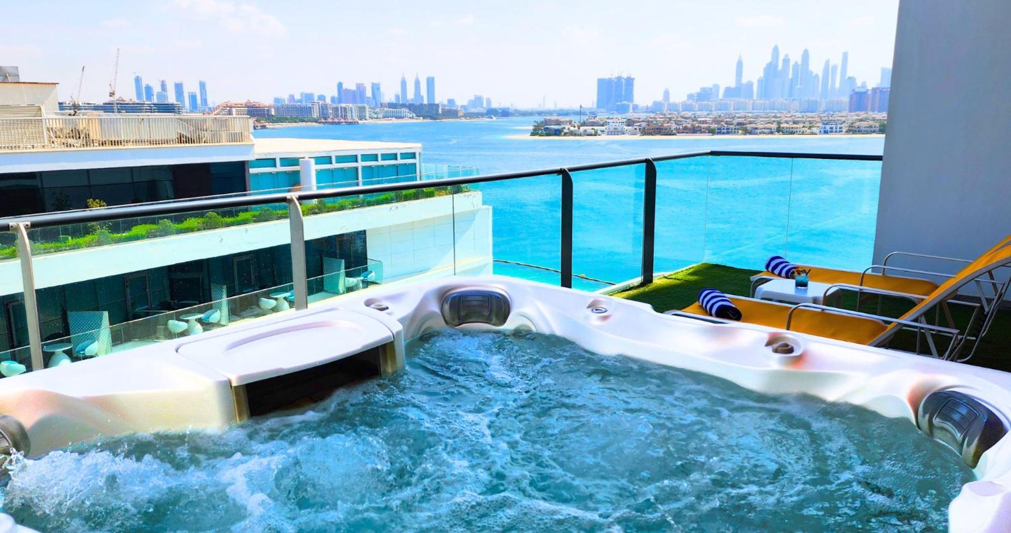 C Central Hotel And Resort The Palm Dubaï Extérieur photo The view from the rooftop pool