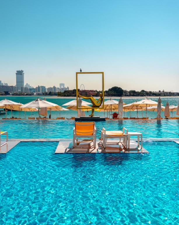 C Central Hotel And Resort The Palm Dubaï Extérieur photo The Cove Beach Club