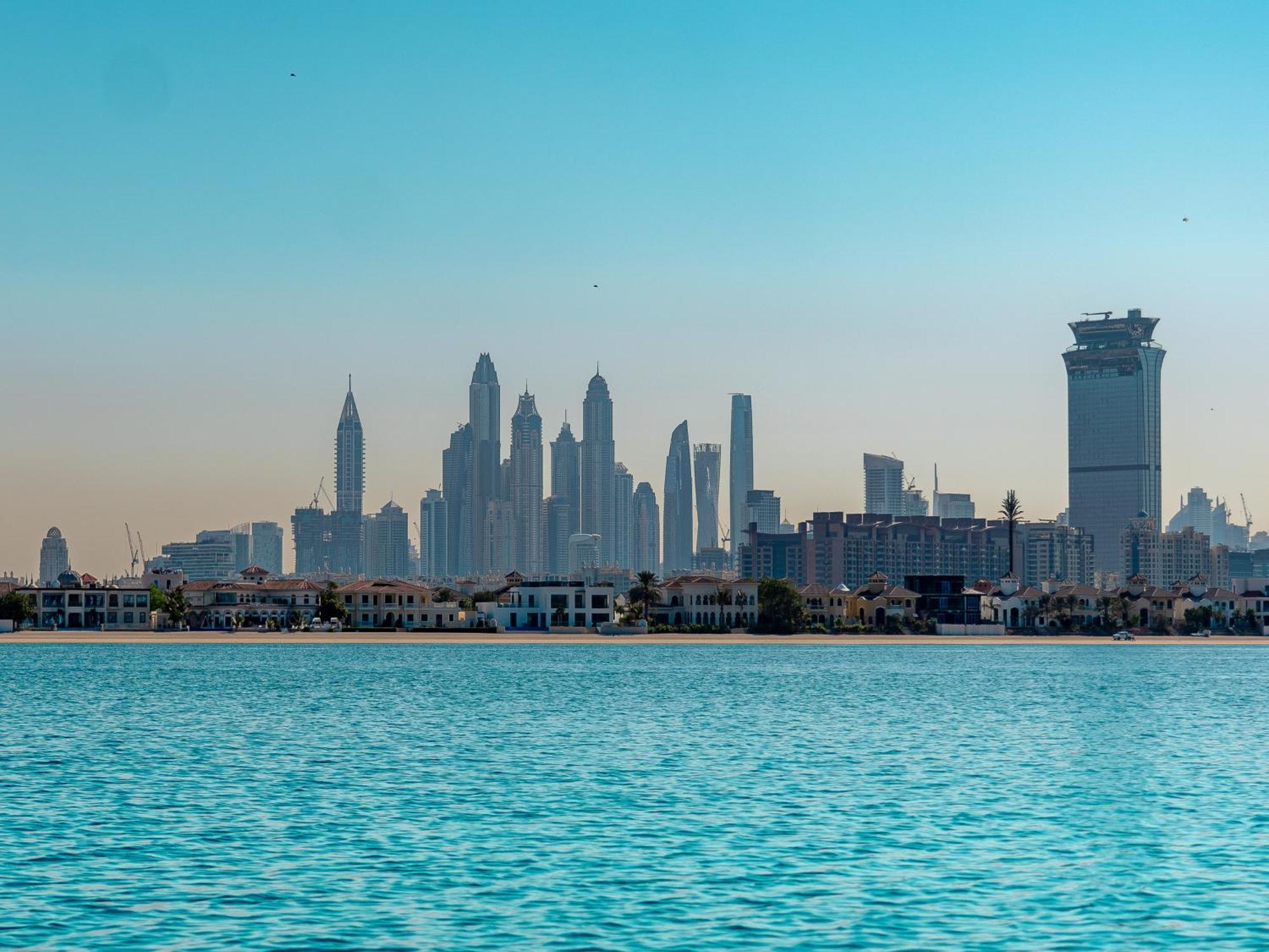 C Central Hotel And Resort The Palm Dubaï Extérieur photo Palm Jumeirah skyline